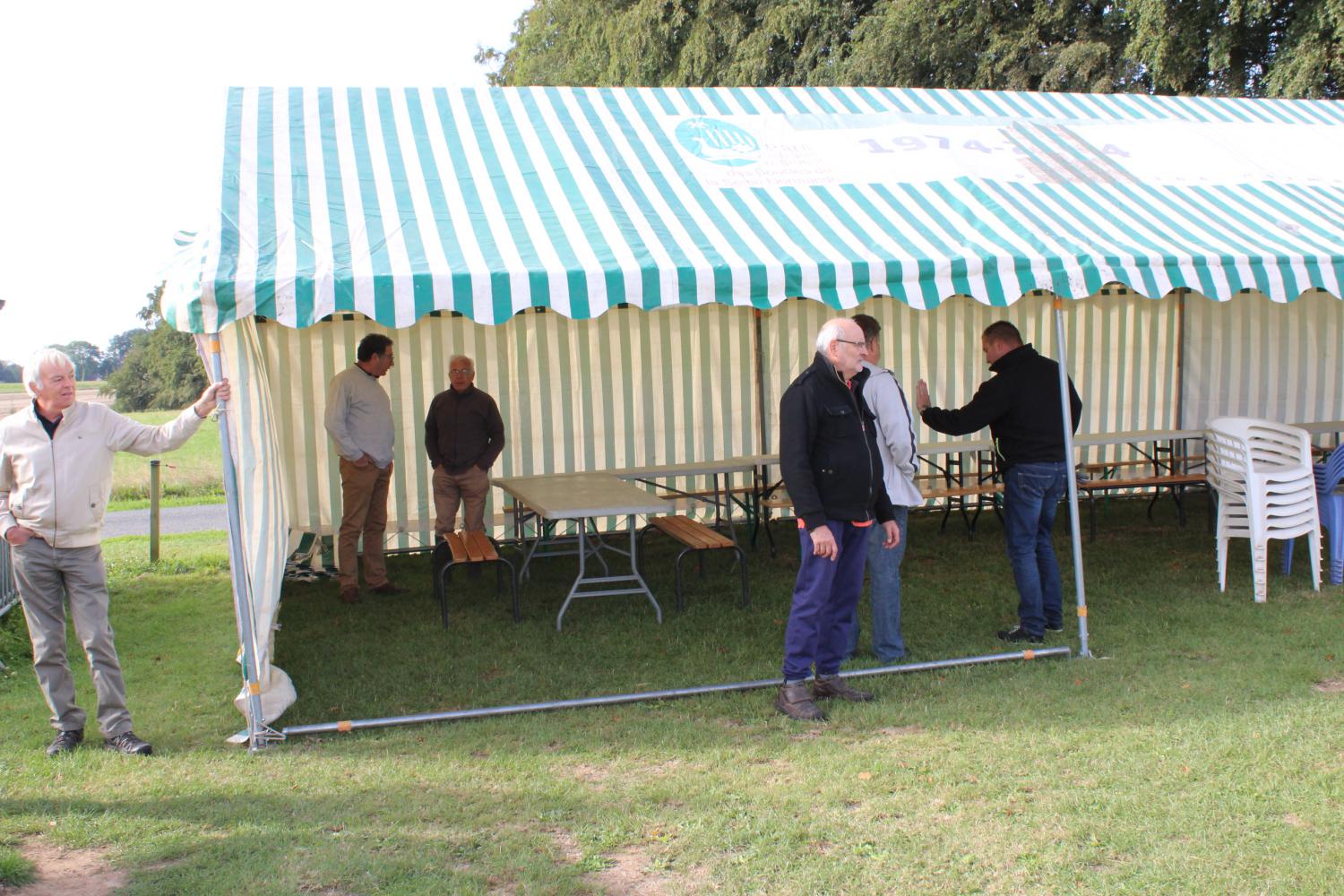 mise en place du chapiteau